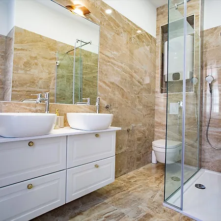 Πανσιόν Best4stay Luxury 4*