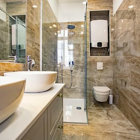 Best4stay Luxury Πανσιόν 4*